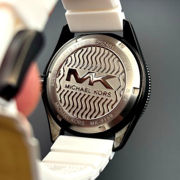 Michael Kors MK9159 Maritime 42mm White Silicone Strap Mens Dive Style Watch NIB - Picture 10 of 17